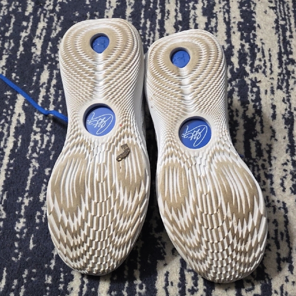 UA Curry Blue And White Basketball Shoes - Picture 3 of 3